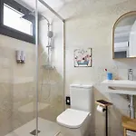 Urban 2 Hotel *