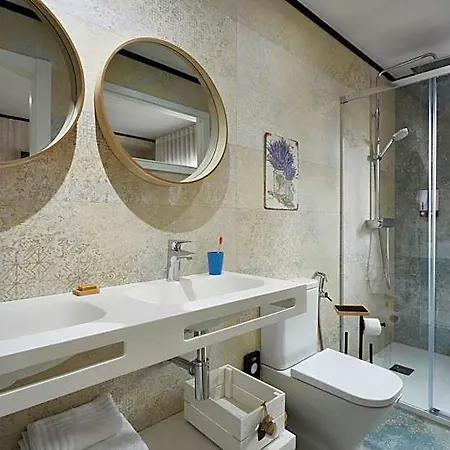 Hotel Urban 2 *